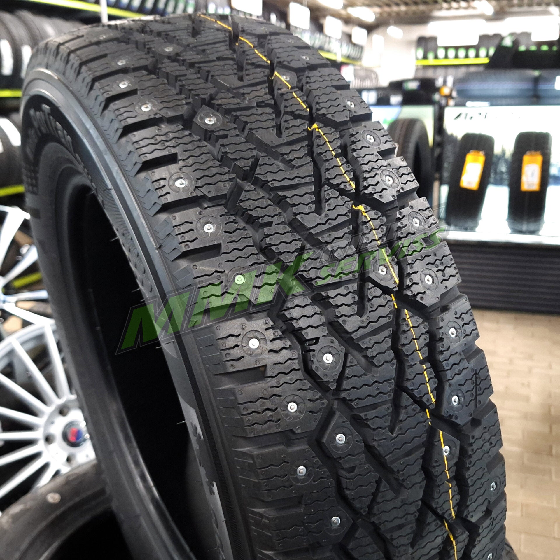 Kumho LRD WINTER PORTRAN CW11 LT225/70R15 tire