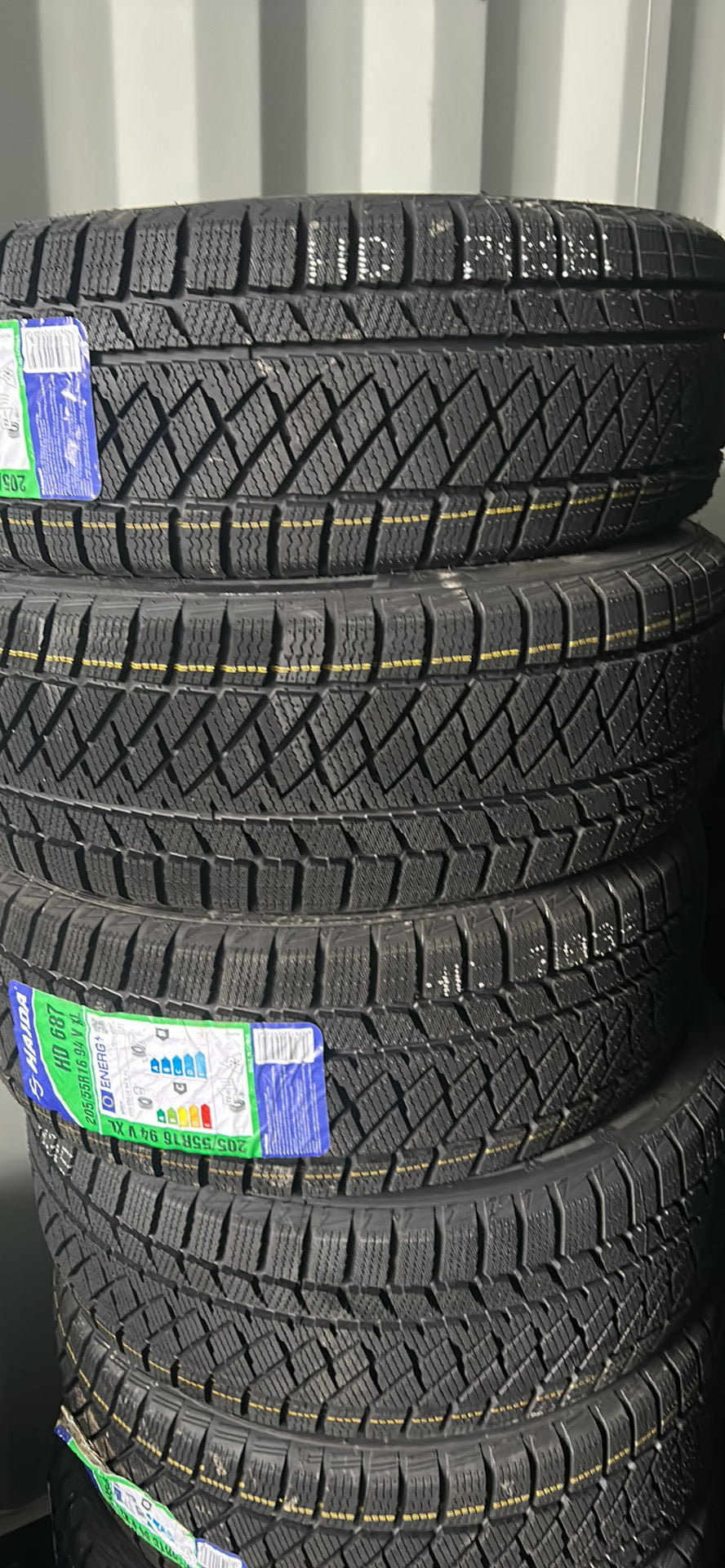 205/55R16 Haida HD687 UHP Winter 94T