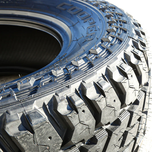 LT235/85R16 120Q LRE COOPER DISCOVERER S/T MAXX BW - All-Season Tire