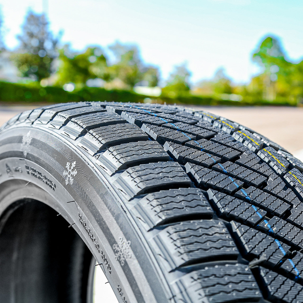 Haida HD687 235/45R20 tire