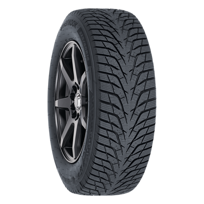 Hankook Winter i*cept iZ3 angled view