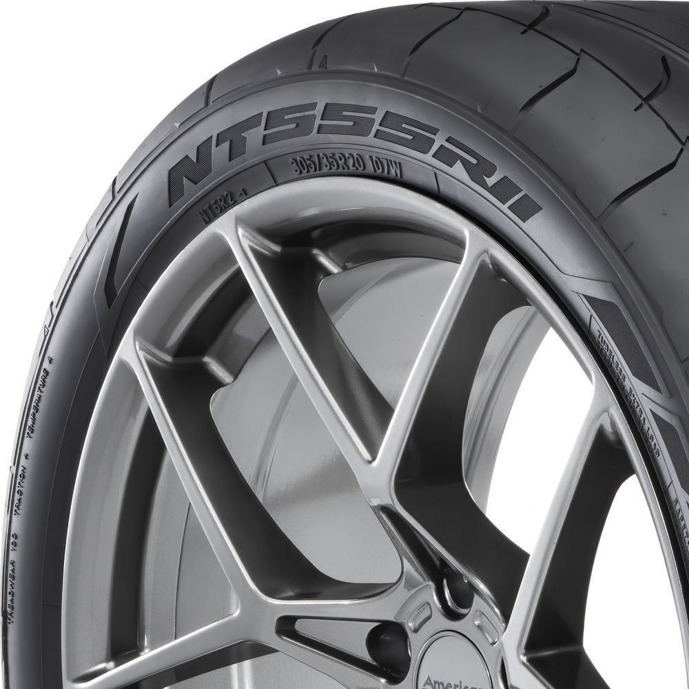Nitto NT555 RII 305/45R18 tire