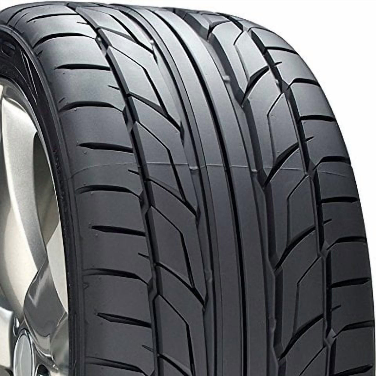 245/45R17 95W NITTO 245/45ZR17 INVO - Tire