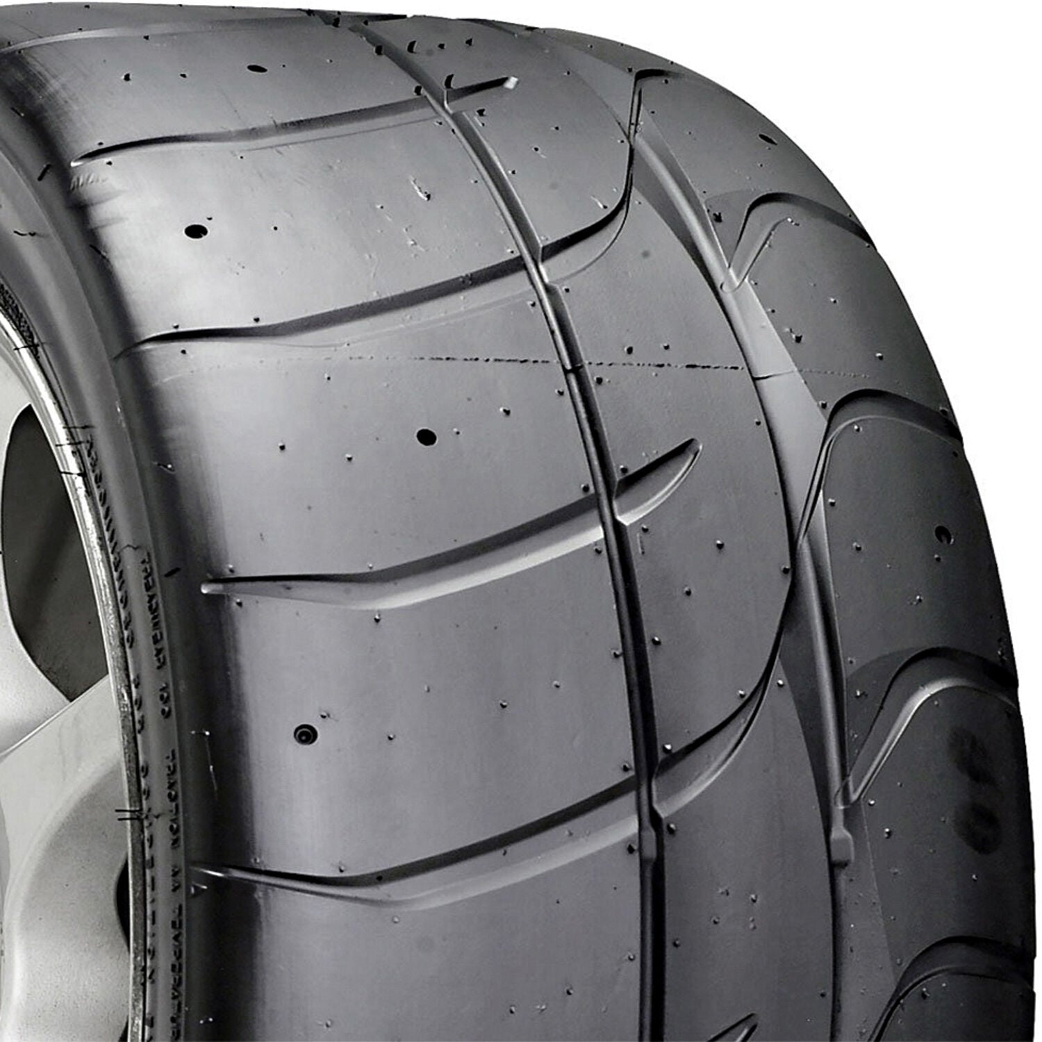 Nitto 305/35ZR18 NT01 305/35R18 tire
