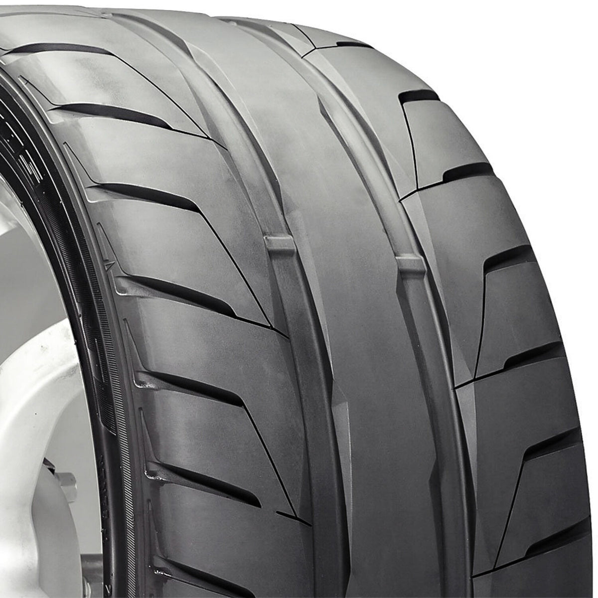275/40R17 98W NITTO 275/40ZR17 NT05 - Tire