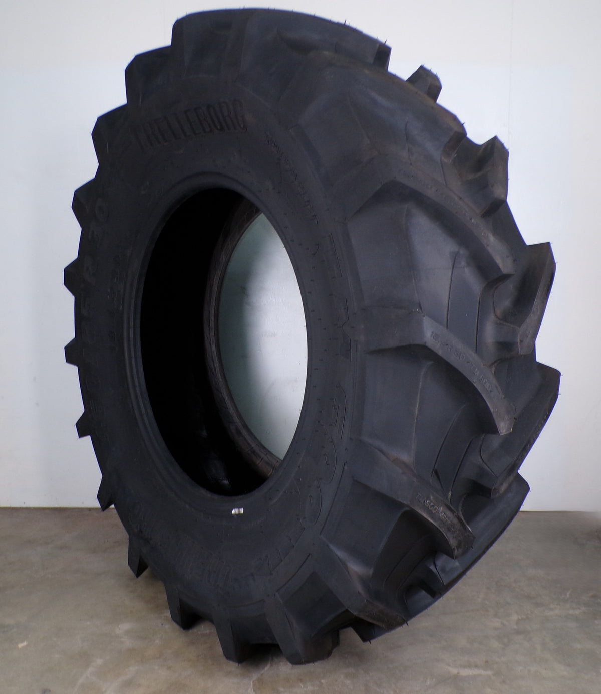 320/80-15.3 145 TRELLEBORG TL 145A8 AW305 - Tire