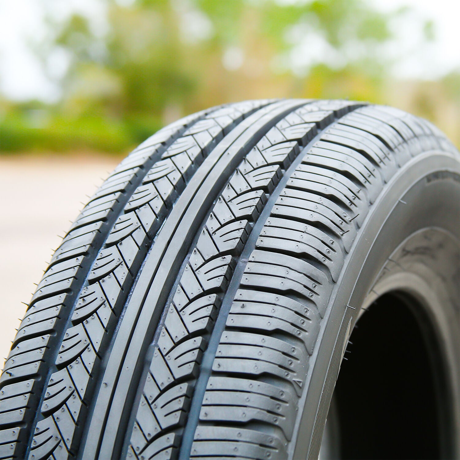 Yokohama AVID TOURING-S BLACK 215/65R16 tire