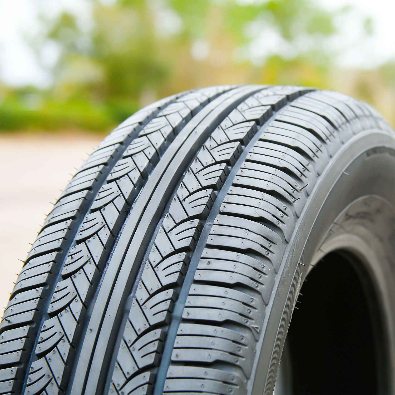 Yokohama AVID TOURING-S BLACK 185/60R15 tire